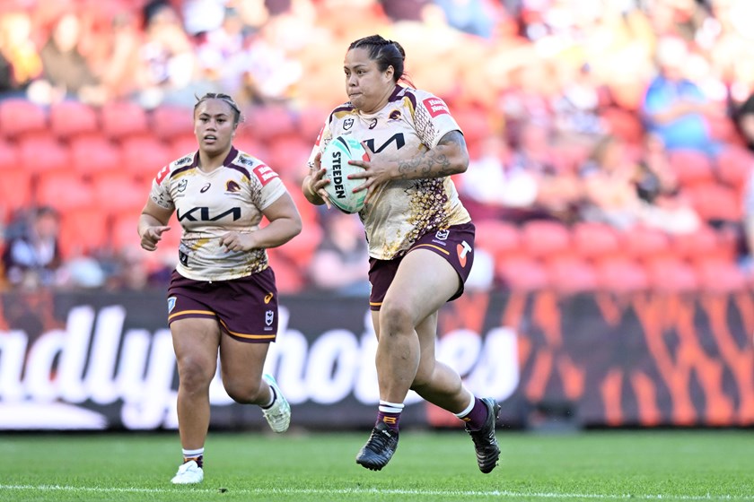 Netta Nu'uasala with the ball for the Broncos.