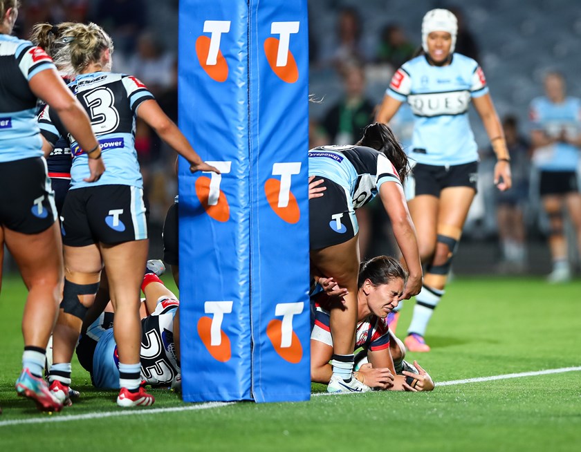 Olivia Kernick crashes her way over the tryline.